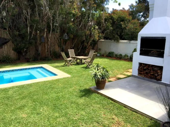 4 Bedrooms Cottage