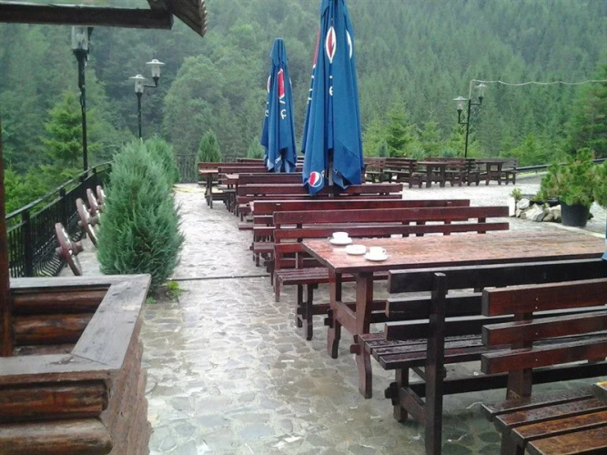 Hotel Piscul Negru
