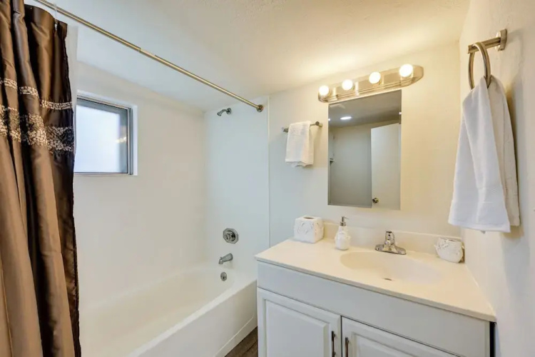 3 Mi to Auburn Station! Commuter-friendly Home