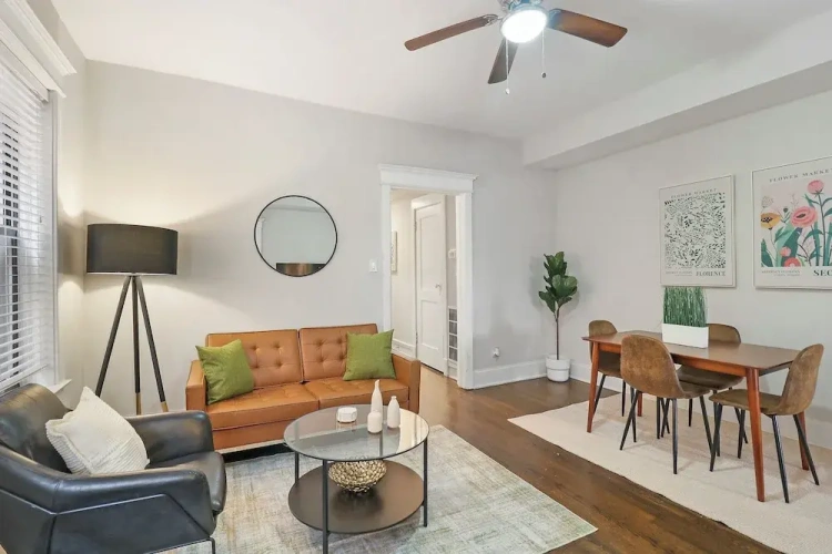 3 Bedrooms Apartment