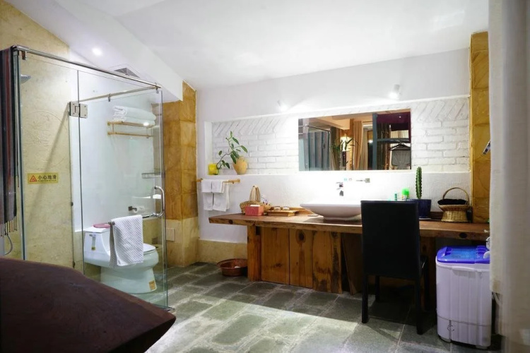 Shiyue Holiday Hotel