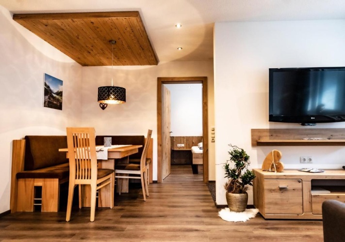 3 Bedrooms Apartment