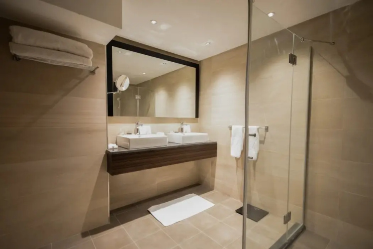 The V Hotel