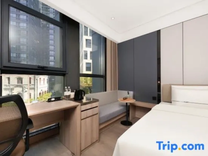 Superior Double room with street view