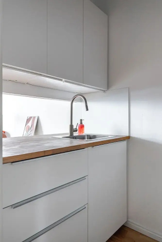 Central Studio Apartment with Balcony