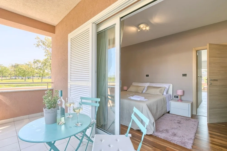 3 Bedrooms Deluxe Quintuple Apartment with balcony