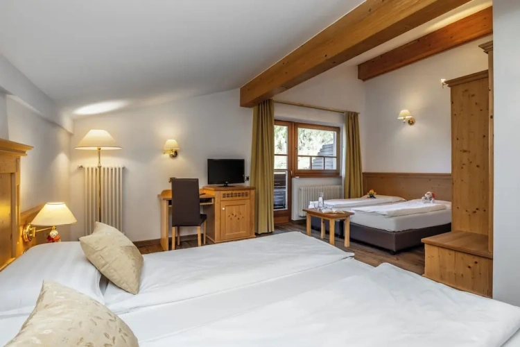 1 Bedroom Classic Quadruple room with balcony