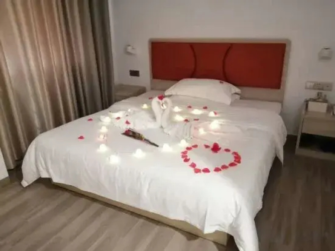 Yingfei Hotel (Sihui Longcheng)