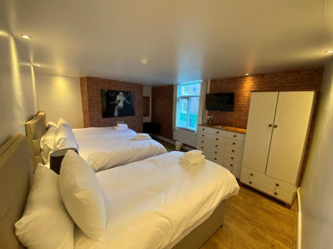 Standard Triple room