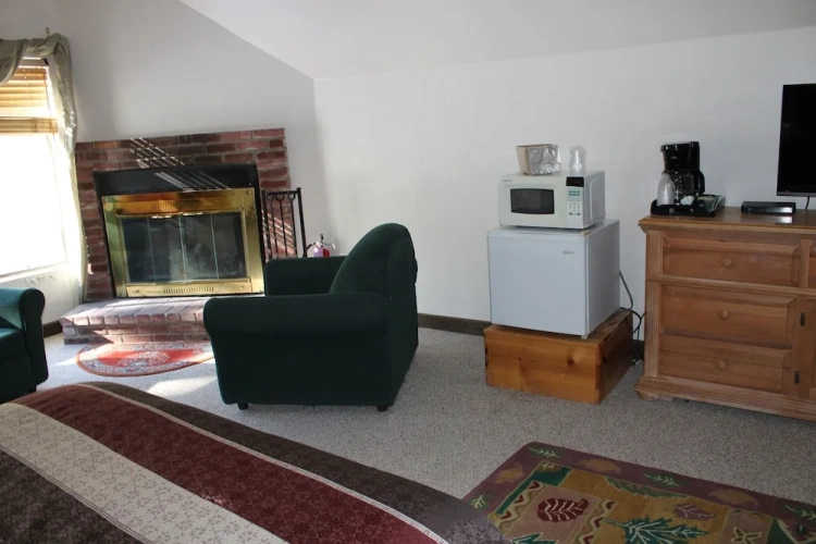1 Bedroom Standard Sextuple Family room