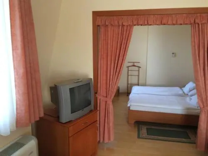 Karádi Hotel