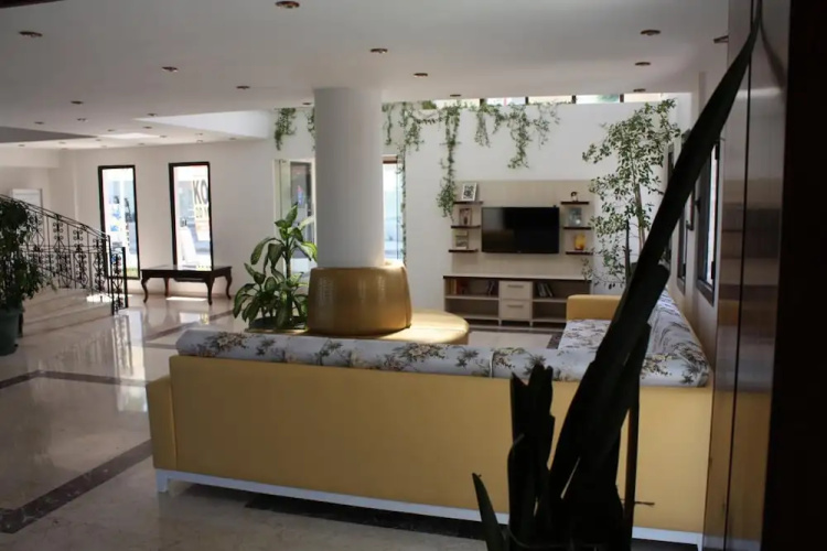 Bronze Hotel