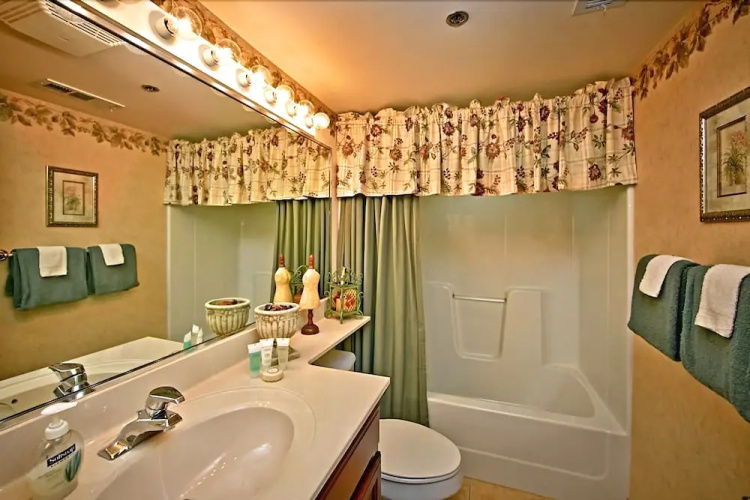 Riverfront Relaxation 2 Bedroom Home