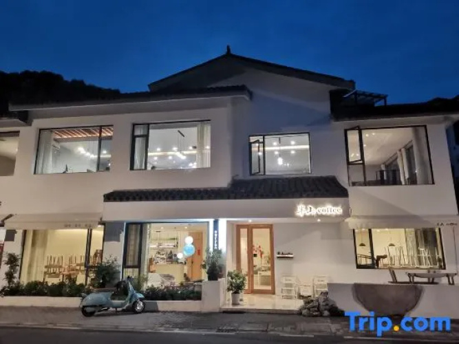 Wutong Banshan Hostel