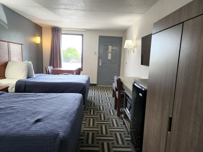 Standard Quadruple Basement room