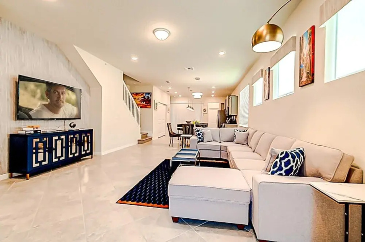 15976 Spacious Charming Family Getaway