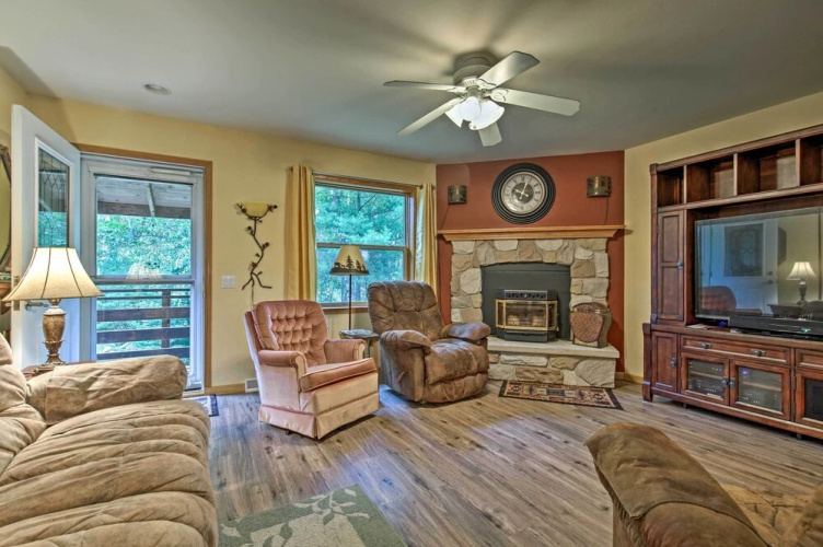 Lakefront Family Getaway w/ Private Deck & Dock!