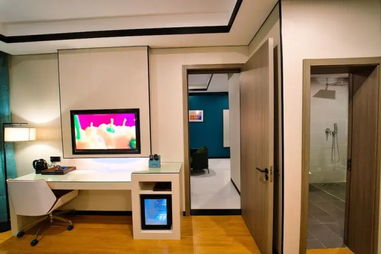 Executive Suite with city view