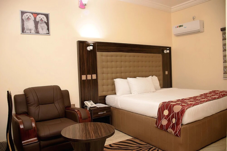 Parris Royal Hotel