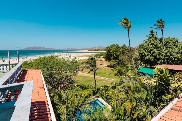 Witch's Rock Surf Camp Beachfront HOTEL