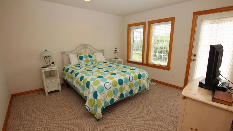 Green Grass & High Tides - 8 Br Home