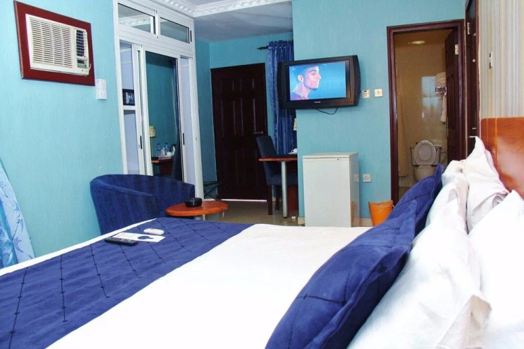 De-vine Plus Hotel and Suites