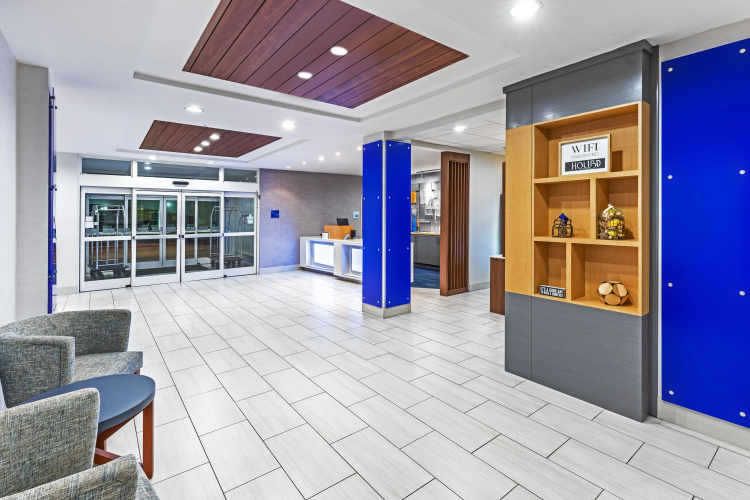 Holiday Inn Express - Suites Houston Space Ce