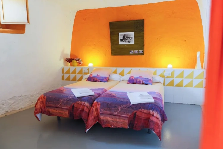2 Bedrooms Apartment with balcony and with garden view