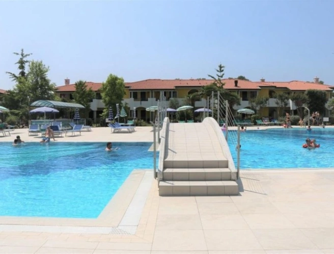 2 Bedrooms Apartment with garden view