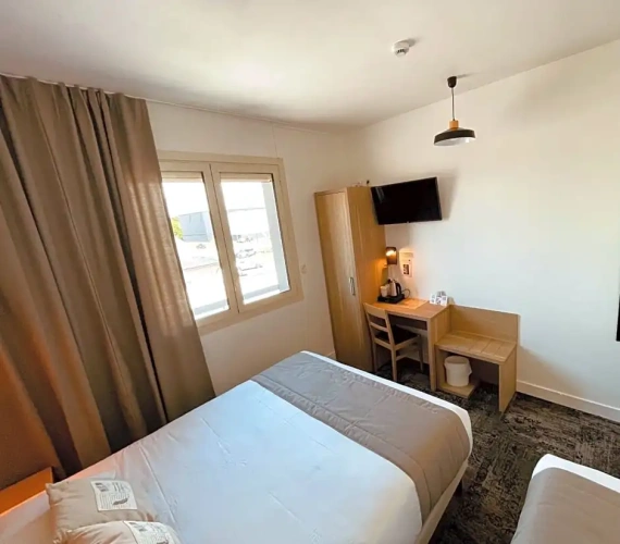 Standard Triple room