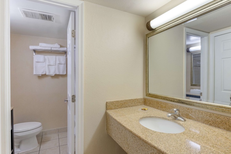 Best Western Plus Governor's Inn photo 9