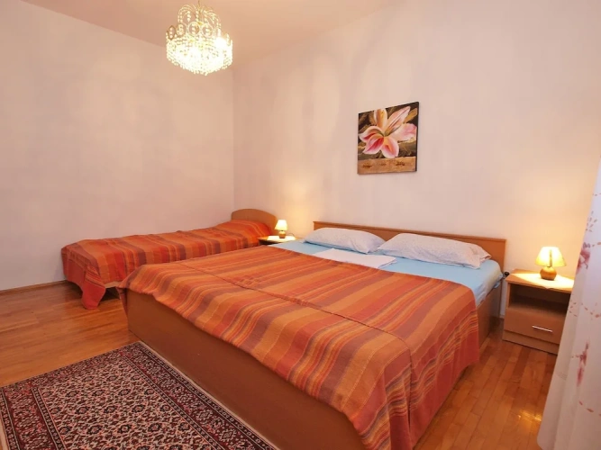 4 Bedrooms Apartment