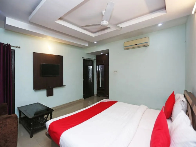 OYO 18648 Raj Inn