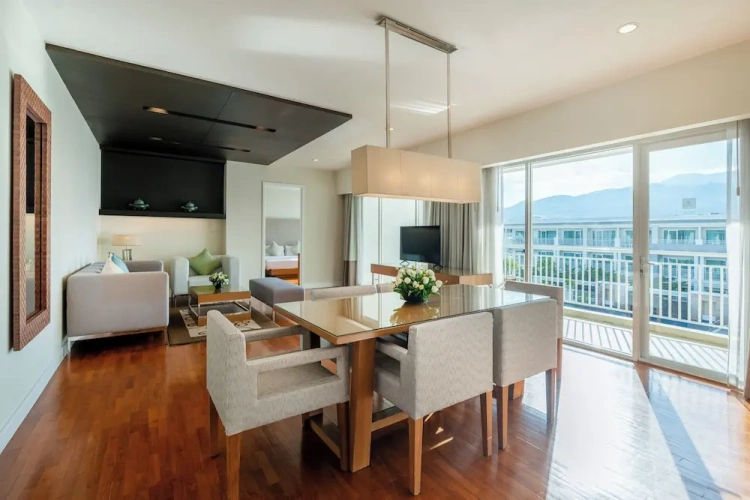 2 Bedrooms Suite with balcony