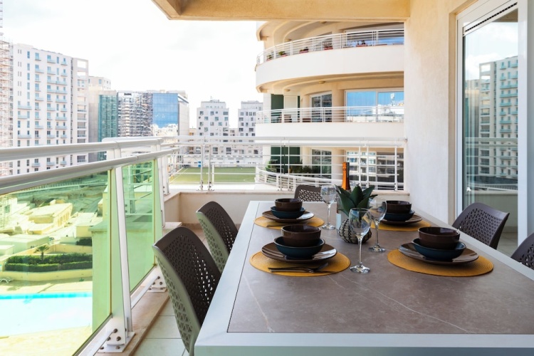 Apartment with balcony and with sea view