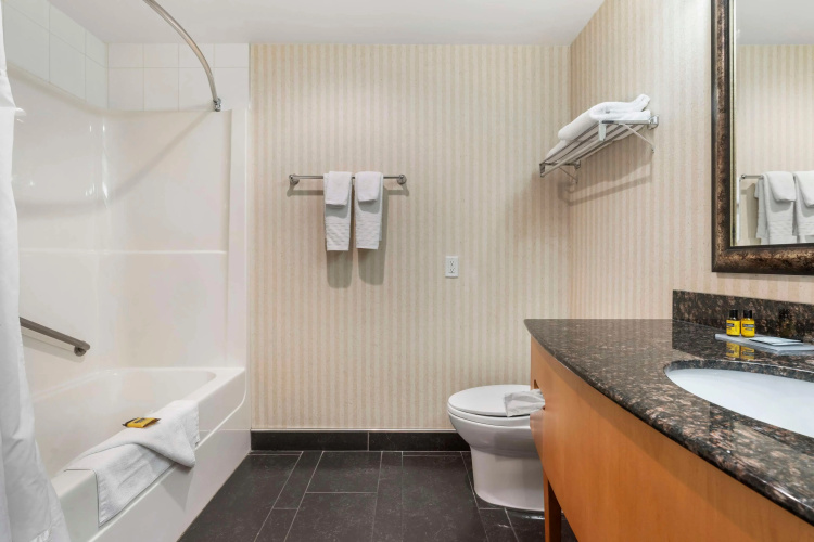 Best Western Plus Kelowna Hotel & Suites photo 10