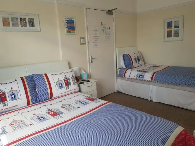 Standard Triple room