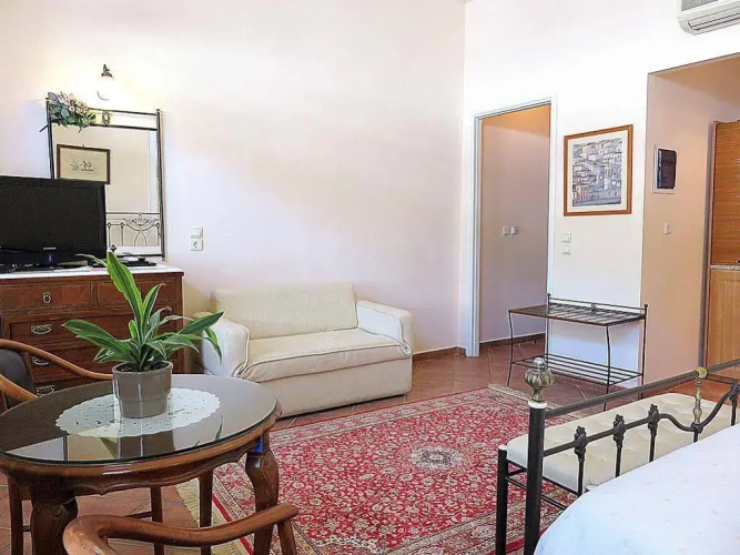 Phaedra Hotel