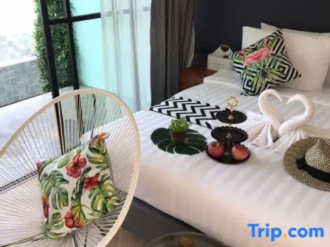 Double Junior Suite with pool view