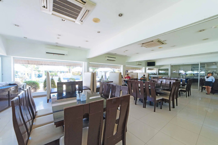 The Ritz Hotel at Garden Oases (Multiple-Use Hotel)