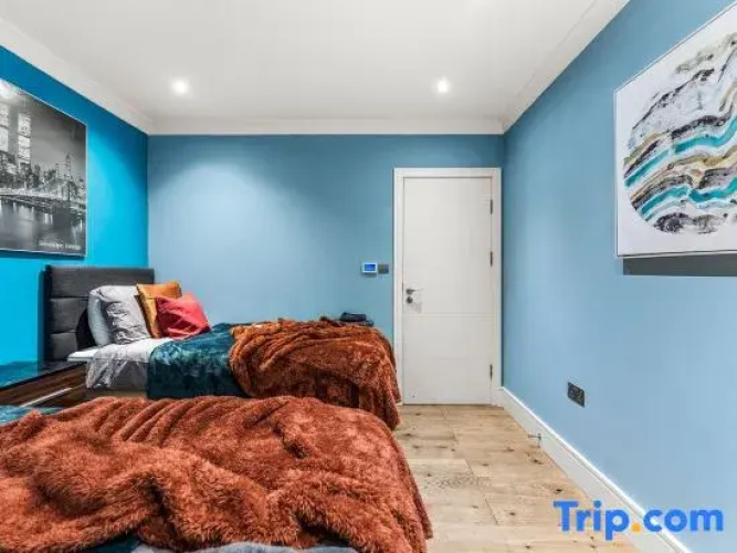 Spacious 2 Bedroom Riverside Home | Welsh Back