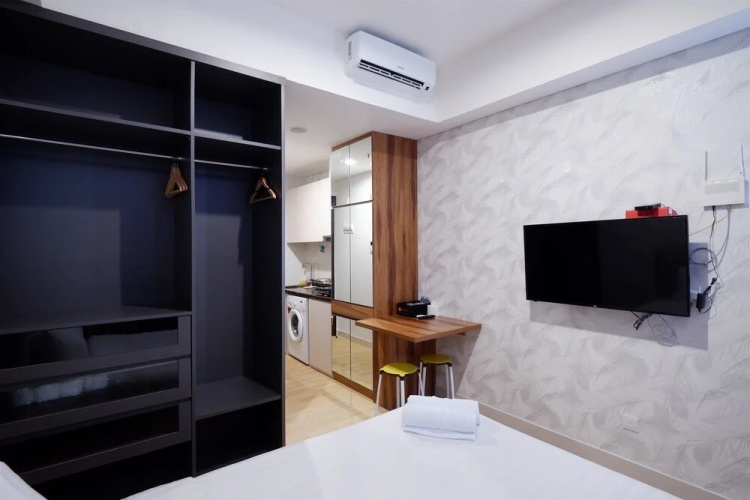 Comfortable Studio Puri Mansion Apartment