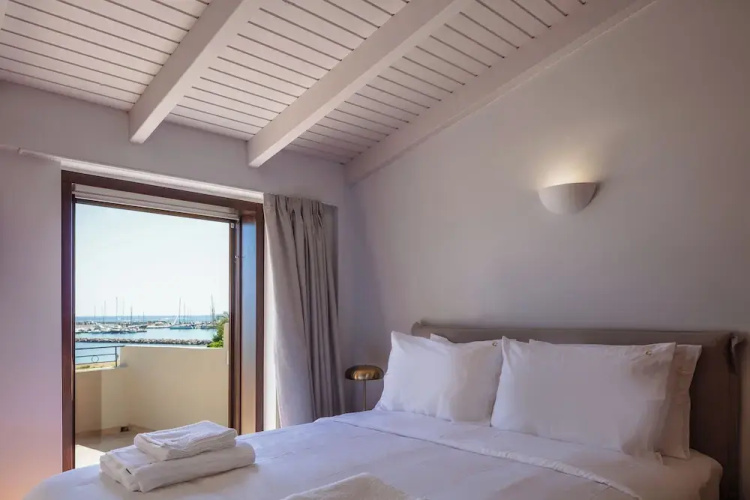 seafront cozy suite for 2 in Rethymno