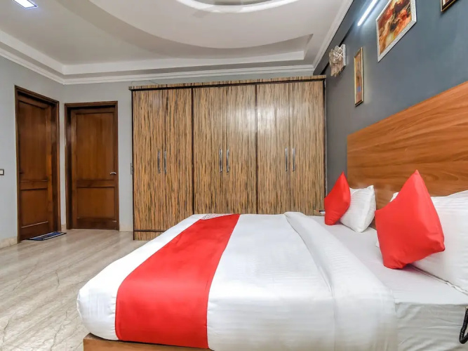 OYO 18254 Glorious Stayz