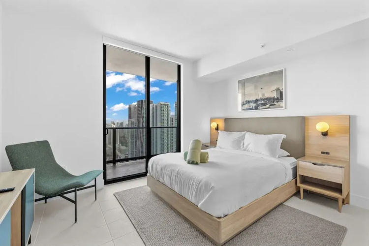 Luxury 45th-Floor Condo with City Views