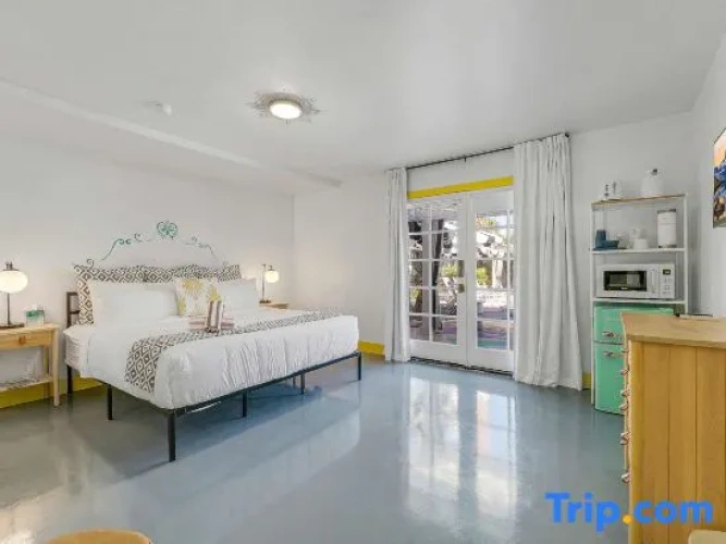 3 Bedrooms Apartment