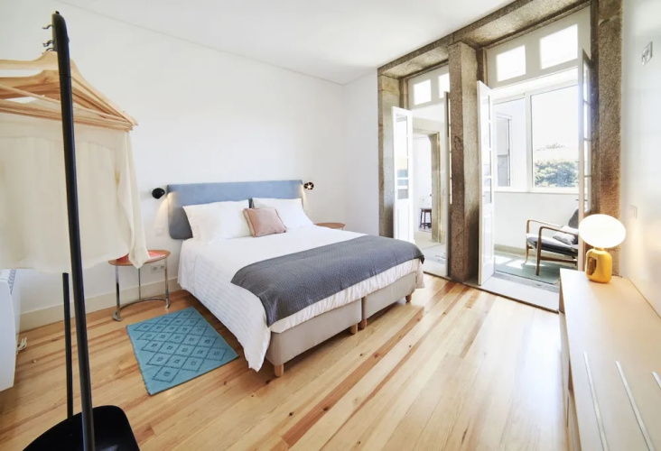Pause Apartments