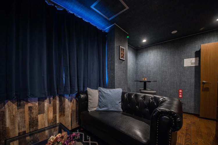 Silk Court 202
