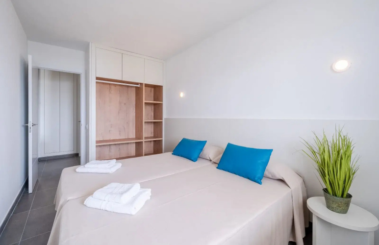 2 Bedrooms Apartment with sea view