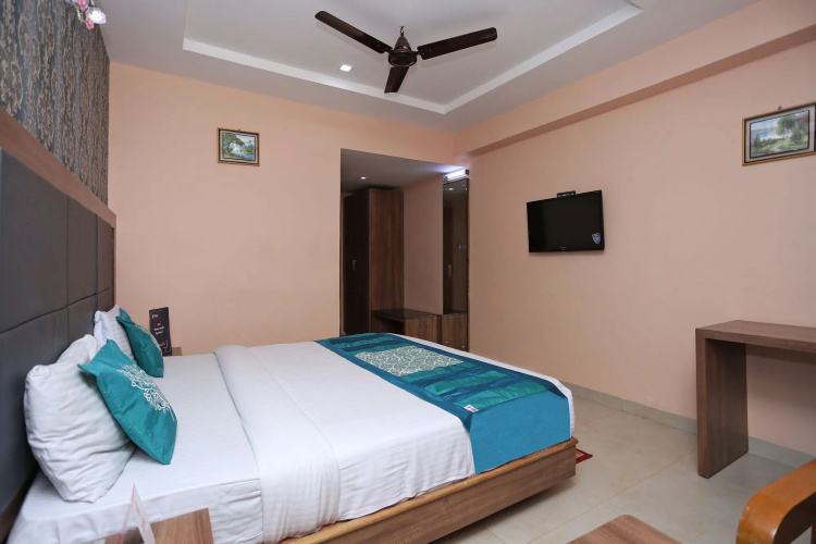 Hotel Mahabir Sheraton by OYO Rooms